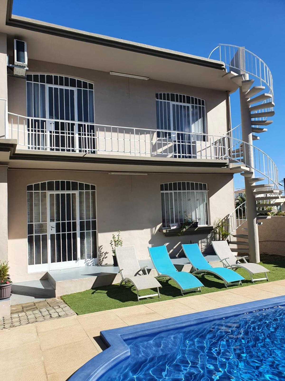 Tropical Retreats Apartment Flic en Flac Ngoại thất bức ảnh